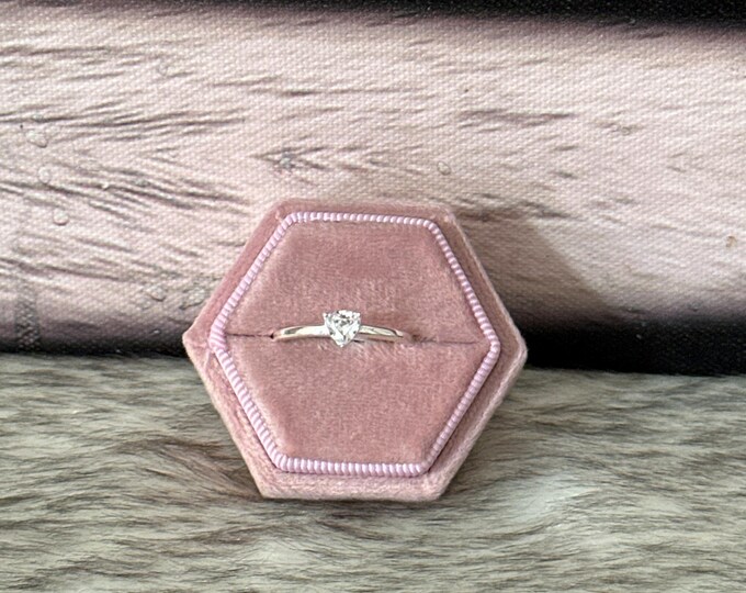 Solitaire heart ring in 925 silver size 8