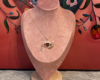 Necklace with eye pendant