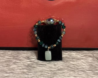 Bracelet with natural agates and Czech crystals.