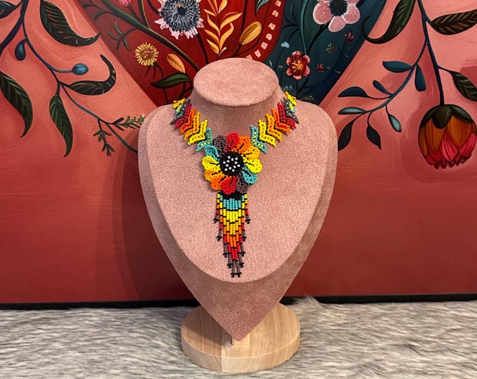 Ixu flower necklace and earrings set