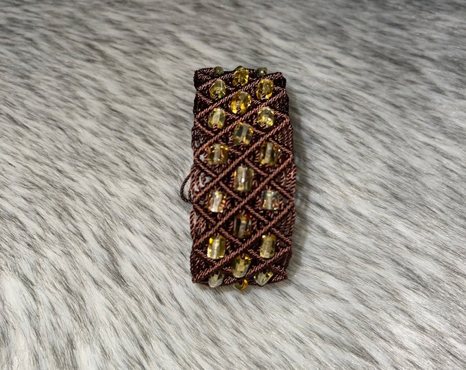 Macrame bracelet with amber
