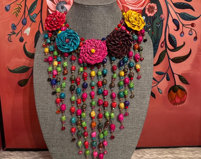Necklace of flowers and palm barrels