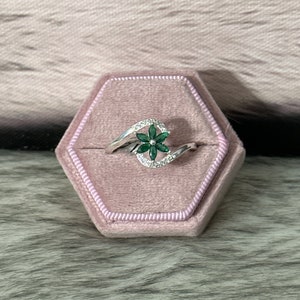 Flower ring in 925 silver size 10