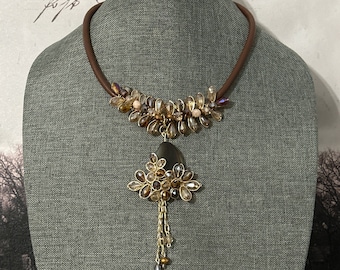 Agate and crystal necklace and earrings set