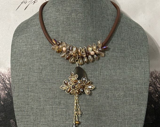 Agate and crystal necklace and earrings set