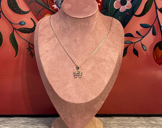 Necklace with pendant of 2 girls