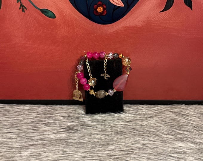 Gypsy bracelet with natural agates and Czech crystals.