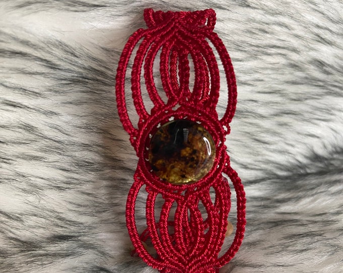 Macrame bracelet with amber