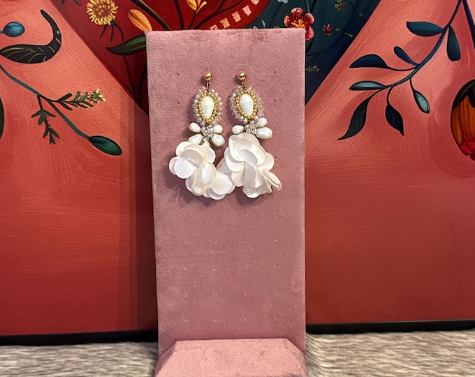 Wire-wrapped earrings with silk flowers