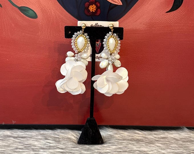 Wire-wrapped earrings with silk flowers