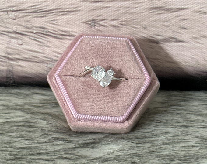 Zirconia ring in 925 silver size 9