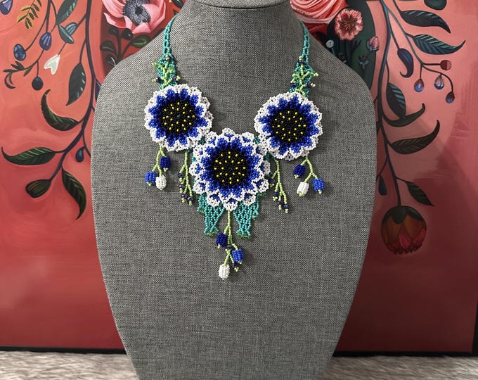 Cleo necklace and earring set