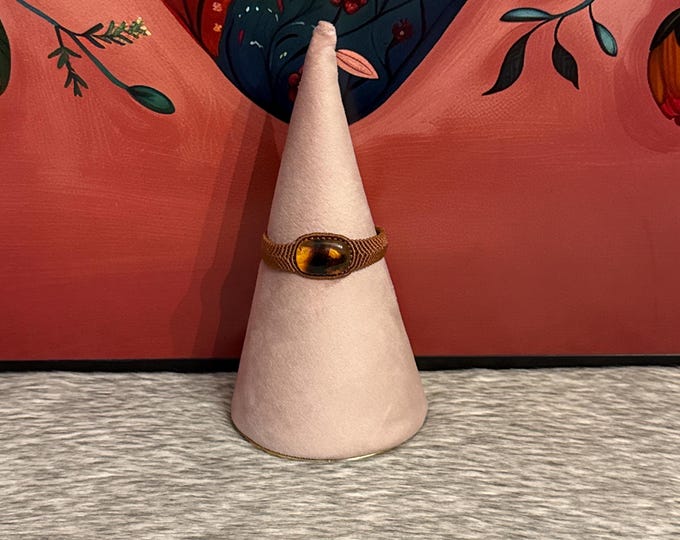 Macrame bracelet with amber