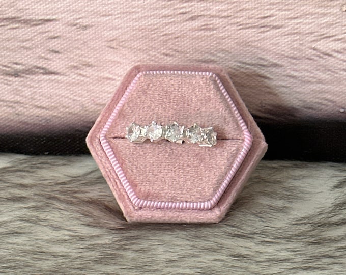 Zirconia ring in 925 silver size 8