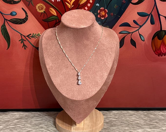 Necklace with 3 star pendant