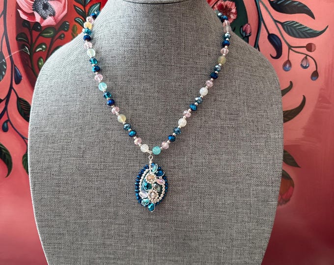 Necklace and earring set with natural agates