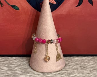 Gypsy bracelet with natural agates and Czech crystals.