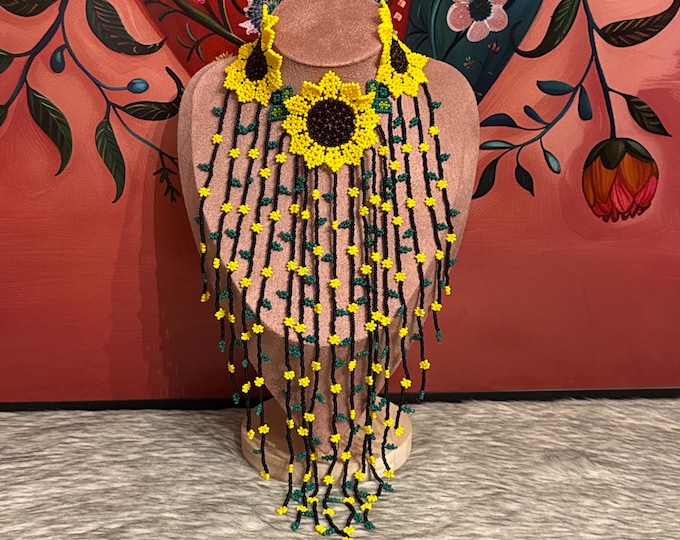 Nikte necklace, earrings and bracelet set