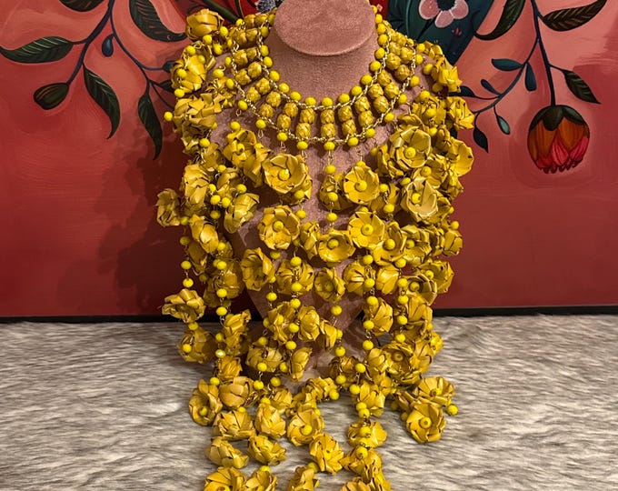 Maxi necklace of flowers and palm barrels with earrings