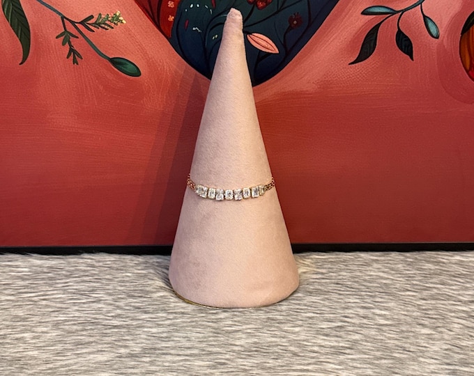 Elegant bracelet with cubic zirconia