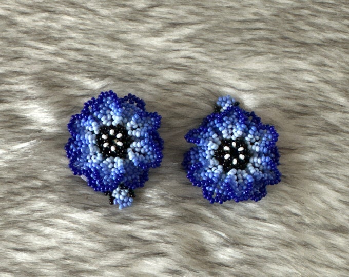 Hair clips for flower girls
