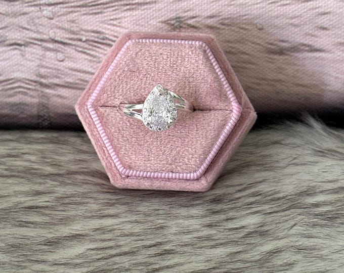 Diamond cut ring in 925 silver size 9
