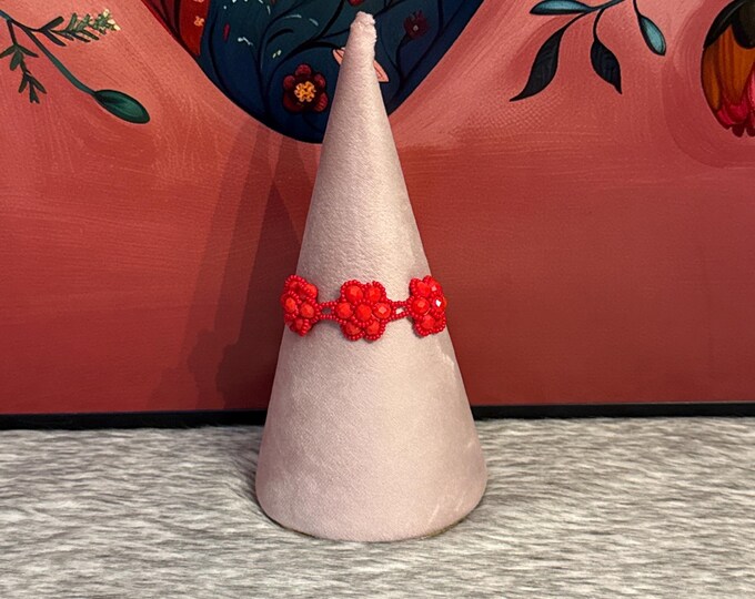 Bracelet with 3 crystal flowers