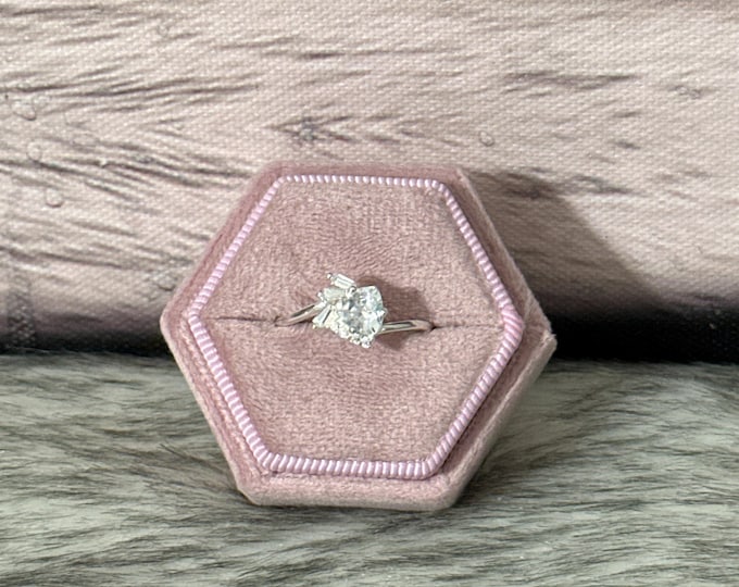 Zirconia ring in 925 silver size 8