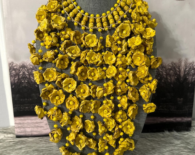 Maxi necklace of flowers and palm barrels with earrings