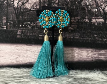 Silk speck earrings with beads and Czech crystal