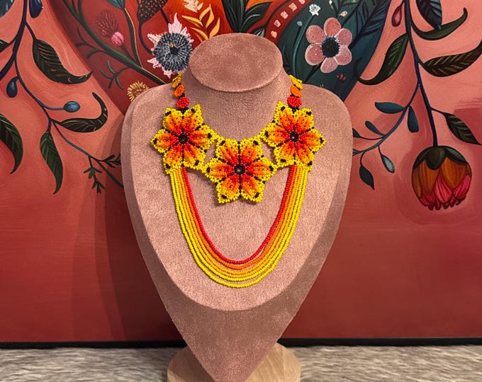 Necklace and earrings set with 3 flowers