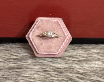 Promise or engagement ring in 925 sterling silver. Size 8