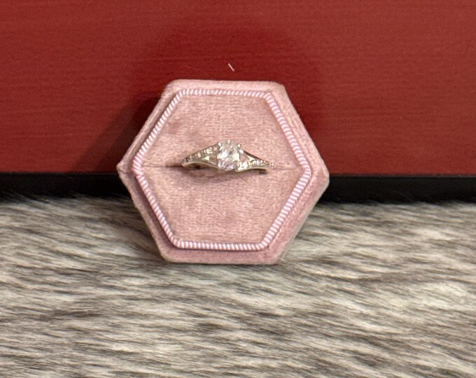 Promise or engagement ring in 925 sterling silver. Size 8