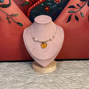 Thread necklace with amber heart pendant