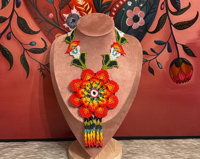 Maxi necklace with large flower
