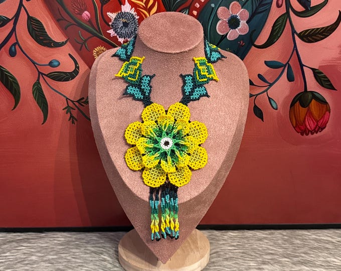 Maxi necklace with large flower, bracelet, and earrings