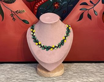 Flower choker