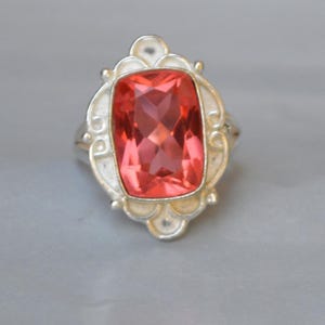 Cuarzo turmalina rubelita de talla cojín 925 plata de ley, relleno de oro amarillo de 14 qt, anillo de relleno de oro rosa de 14 qt, anillo de declaración de diseñador