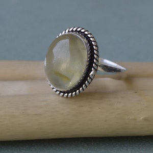 Anel de pedra preciosa prehnite natural de cabine oval, pedra preciosa prehnite 925 prata esterlina, banhado a ouro amarelo, joia de anel banhado a ouro rosa