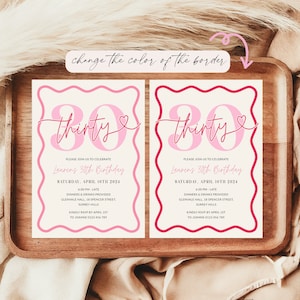 Puede incluir: Dos invitaciones de cumplea&ntilde;os imprimibles rosas y blancas con un borde rosa y blanco. Las invitaciones dicen "thirty" con un coraz&oacute;n e incluyen el texto "Por favor, &uacute;nase a nosotros para celebrar el 30 cumplea&ntilde;os de Laurens. S&aacute;bado, 10 de abril de 2024. 18:00 - tarde. Cenas y bebidas incluidas. Glenvale Hall, 18 Spencer Street, Surrey Hills. Por favor, confirme su asistencia antes del 1 de abril a Joanne al 0123 456 789."