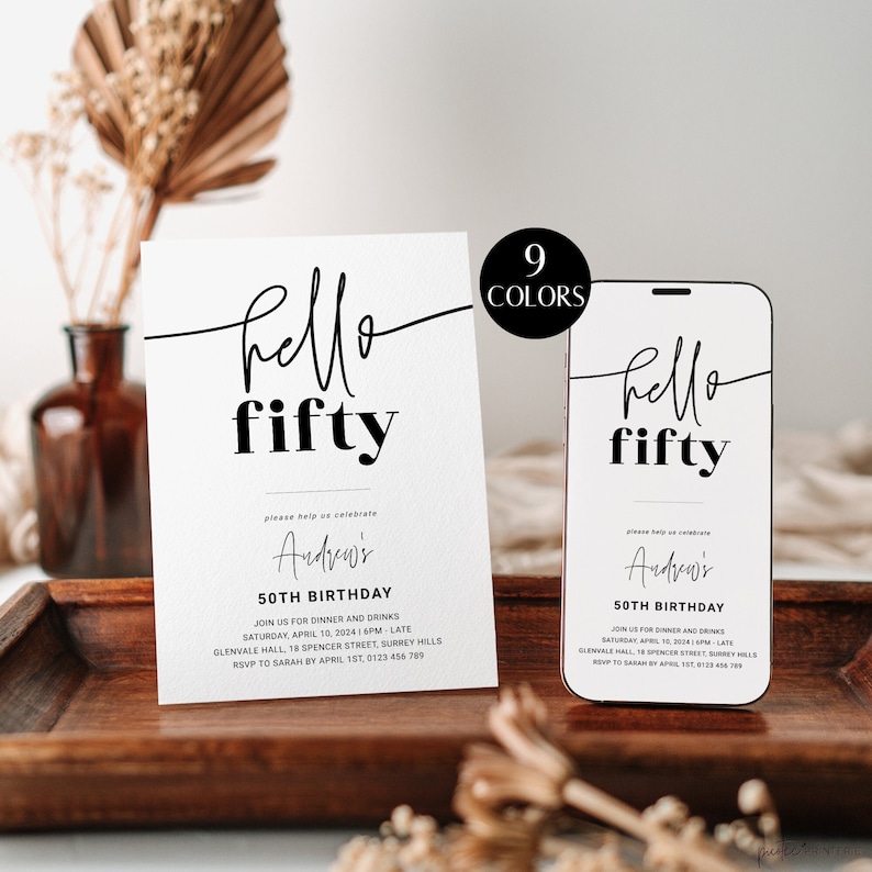 Puede incluir: Dos invitaciones imprimibles para una fiesta de cumplea&ntilde;os n&uacute;mero 50. Las invitaciones son de estilo minimalista con texto negro sobre fondo blanco. El texto dice "hello fifty" e incluye el nombre "Andrew's" y los detalles de la fiesta. Una invitaci&oacute;n es de forma rectangular est&aacute;ndar, y la otra tiene forma de tel&eacute;fono inteligente.