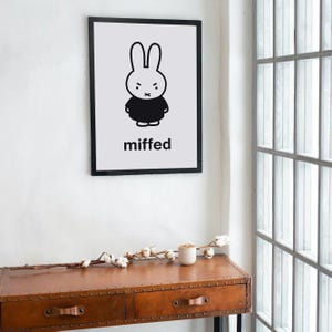 Poster inspiré de Miffy, vexé - art mural kawaii, lapin, affiche d&#39;art rigolote - noir
