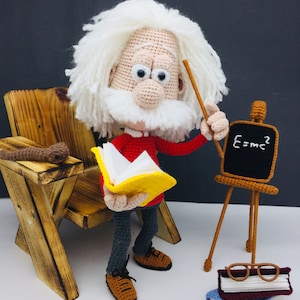 Albert Einstein Crochet Doll, Science Themed Back to School Gift, Physicist Plushie, Einstein Statue, Einstein Bookshelf Decor, Science Art