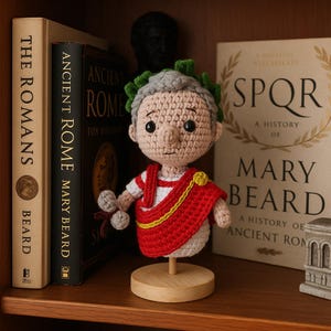 Julius Caesar Amigurumi Bust, Handmade Crochet Roman Leader Desk Decor, Unique Gift for History Buffs and Classicists, Antique Roman