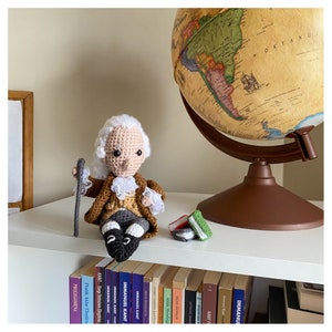 Philosopher Immanuel Kant Crochet Bookshelf Decor, German Thinker Imannuel Kant Amigurumi Art Doll, Knitted Unique Philosophy Gifts