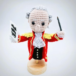 Amadeus Mozart Amigurumi Bookshelf Decor, Handmade Gift for Classical Music Lovers, Gift for Musicians, Amadeus Mozart Crochet Bust Statue