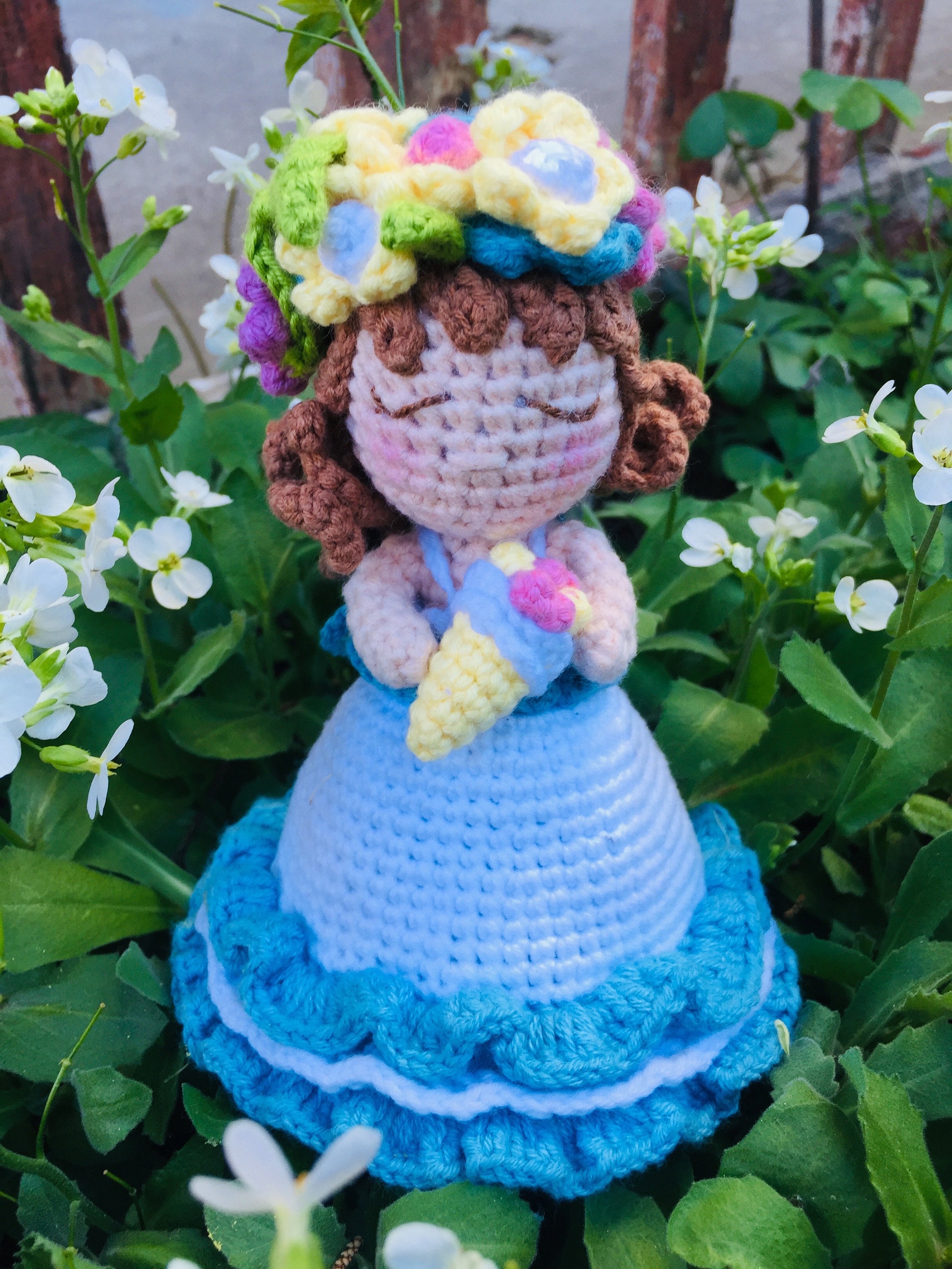 Reversible Doll into bouquet of flowers Crochet Pattern – Monacrochet