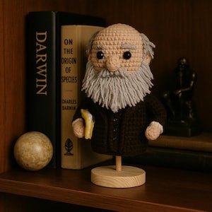 Charles Darwin Handmade Crochet Bust Statue, Evolution Gift & Biology Teacher Gift, Science Decor, Natural History Bookshelf Art