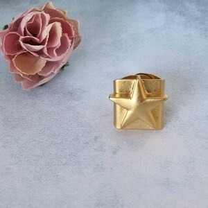 Anillo de plata con una estrella. Anillo de estrella gruesa de oro. anillo de estrella apilable, joyería de sello, anillo grueso ajustable, anillo de estrella plateado.
