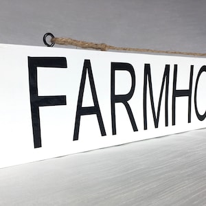 Farmhaus - Holzschild weiß lackiert mit schwarzen Buchstaben, handgefertigt aus recyceltem Holz, rustikales Schild für Ihr Zuhause